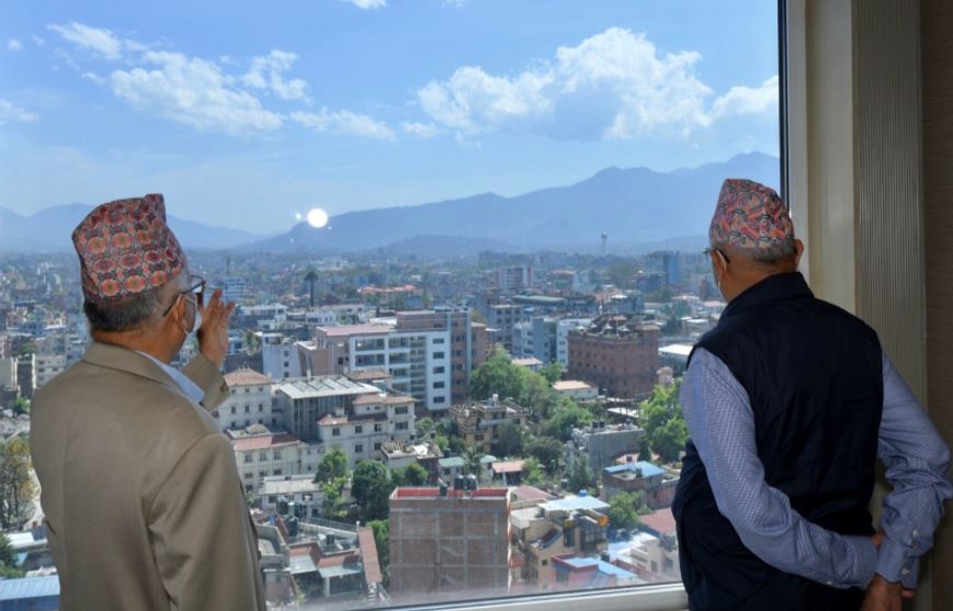 केपी ओली र माधव नेपाललाई विष्णु रिजालकाे १४ बुँदे ध्यानाकर्षण, 'युवालाई पार्टी फुटाएर हाेइन, जुटाएर दिनाेस्'